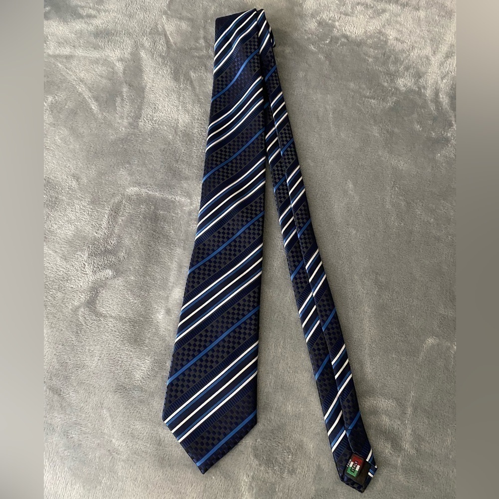 Men’s Tie‎ 100% Micro-Fiber Brand Q